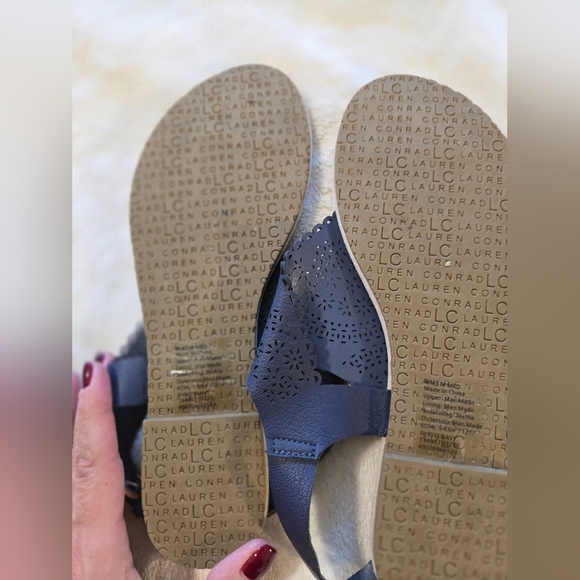 Lauren Conrad Navy Sandals like new - Picture 7 of 7